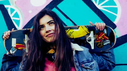 After Being Born With No Legs, She Has Broken The World Record For The Longest Handstand On A Skateboard