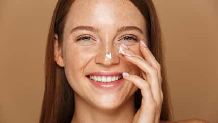 Here’s How Moisture Sandwiching Can Help You Hydrate Your Face