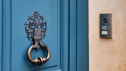 Her Dad Passed Away, And Then The Doorbell In His House Kept Going Off