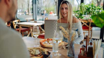 She Went On A Date With A Guy Who Ordered An Appetizer For Them To Split, Texted The Whole Time, Then Shoved His Tongue Down Her Throat