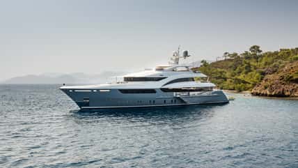 She Works On A Luxury Yacht, And Is Dishing On What It’s Really Like Behind The Scenes