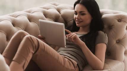 His Teen Niece Destroyed The Tablet He Gave Her, And His Sister Is Furious With Him For Not Gifting Her A Laptop