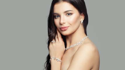 Her Husband Wants Her To Sell Her Heirloom Necklace To Pay For His Mom’s Bougie Birthday Party