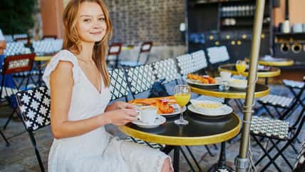 7 Etiquette Rules To Follow In A Restaurant