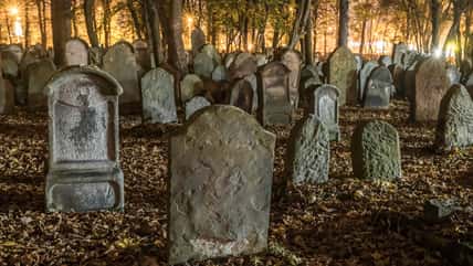 Her Imaginary Friend She Had As A Kid Was Actually Real, And She Found Her In A Cemetery