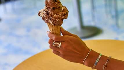 She Ruined A Date After She Spilled Ice Cream On Herself And Gave The Guy The Ick