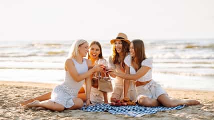 Her Friend’s Boyfriend Wants To Go On Their Girls’ Trip Since He Doesn’t Trust Men Around Her Friend