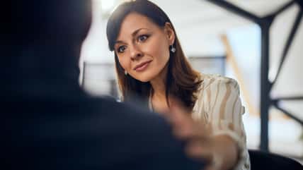 Her Husband’s Therapist Got Fired For How Unprofessional She Was With Him, But Now This Woman Is Talking To Him Online