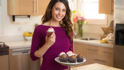She Stopped Bringing Baked Goods To The Office After Her Coworker Complained, And Now Things Are Awkward