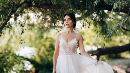 She’s Refusing To Invite Her Brother’s Girlfriend To Her Wedding Since This Girl Slept With Her Boyfriend Years Ago