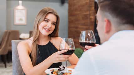 She Went On A Date With A Guy Who Kept Saying He Gave The Best Foot Massages, And Then He Creepily Stared At Her Feet