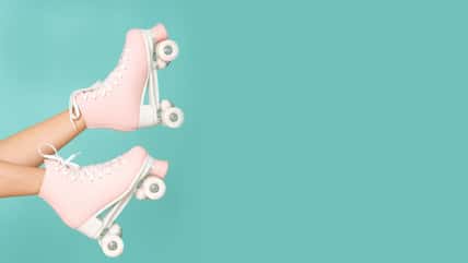 She Dropped Her Daughter Off At A Roller Rink Birthday Party, And Everyone Ditched Her