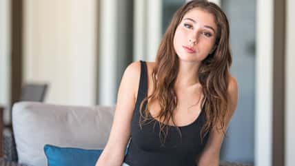 She Moved Out Of Her House In The Middle Of The Night After Her Parents Took Her Bedroom Door Off The Hinges And Swiped Her Phone