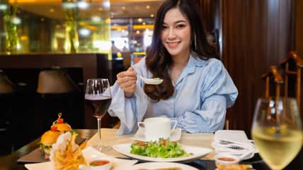 She Got Stuck Paying The $150 Bill On Her Dinner Date, And The Food Was Awful