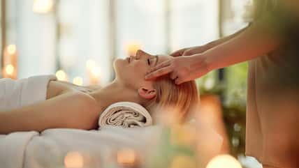 His Client Tried To Get A Free Massage From Him And Said She Was Too Hot To Pay