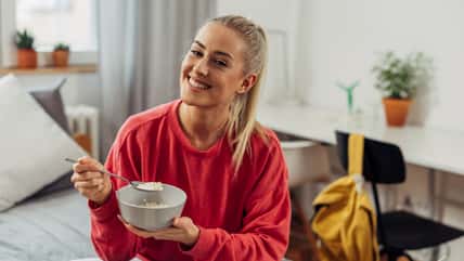 Her Roommate’s Trying To Force Her To Move Out Of Their Dorm Room Since Her Boyfriend Hates Her