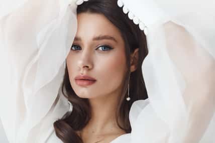 Portrait of elegant beautiful bride wearing fashion wedding dress