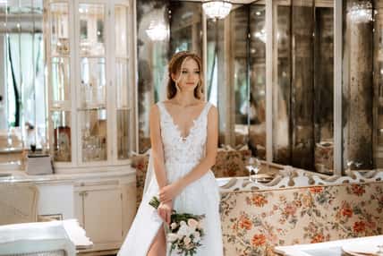 Pretty bride holding a bouquet of flowers.