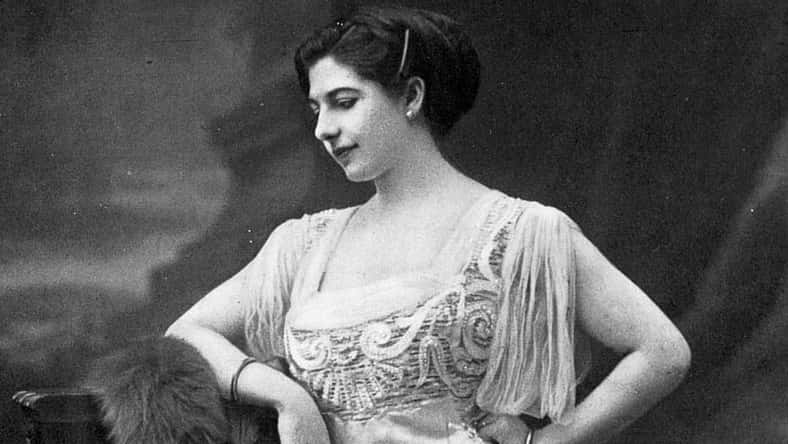 Chéri-Rousseau, Public domain, via Wikimedia Commons - pictured above is Mata Hari