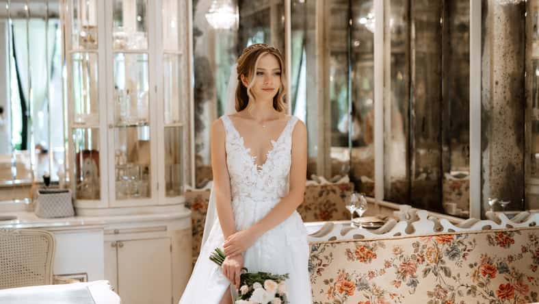 Pretty bride holding a bouquet of flowers.