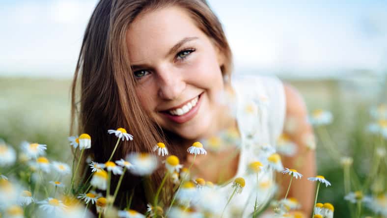Beautiful woman in field with no allergy symptoms