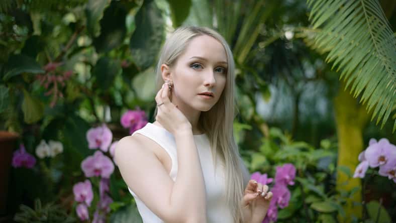 Outdoors portrait of beautiful young woman in the park. Selective focus.