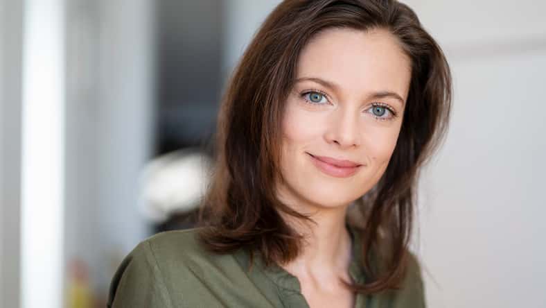 Portrait of smiling woman with brown hair