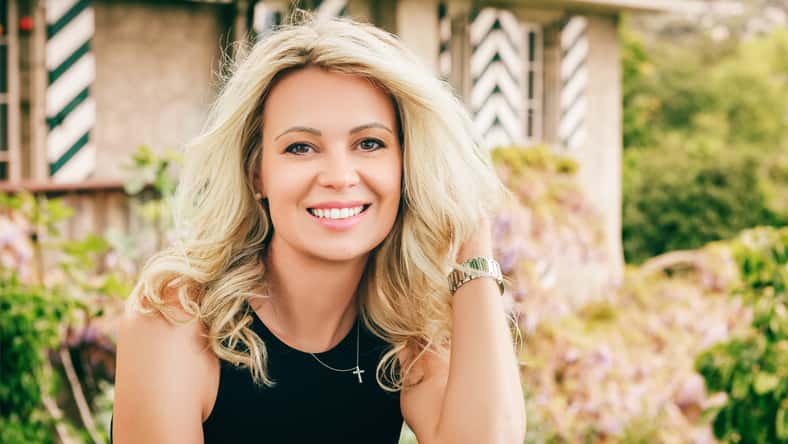 Outdoor portrait of beautiful blond woman resting outdoors