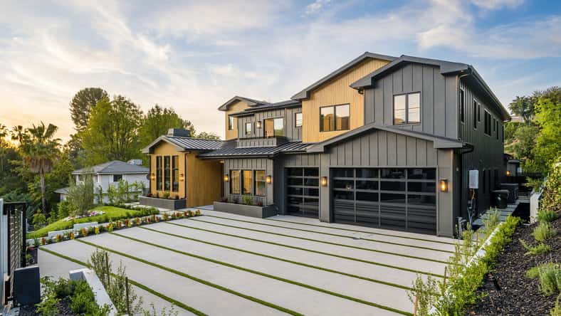 this is a picture of a nice modern style house with great landscaping