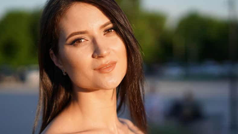 Beautiful white woman with dark hairs, portrait, face, smile.