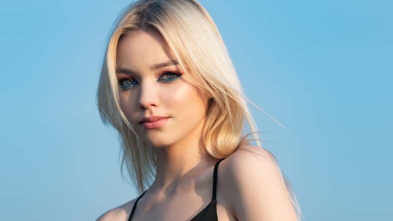 Portrait of a young woman, close up face of beautiful woman outdoor. blonde woman, beautiful girl