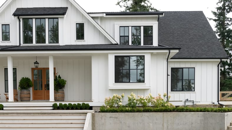 Casa moderna de estilo de casa de campo en América del Norte