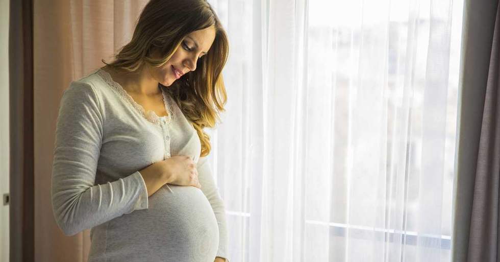 Her Best Friend Is Pregnant With Twin Girls And Said Her Stillborn Daughters Are Inside Her