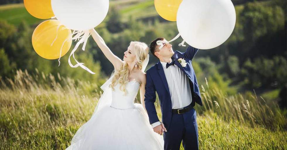 Her Friend Showed Up To Her Wedding And Gave Her Back The Wedding Present She Got For Her As Her Wedding Gift