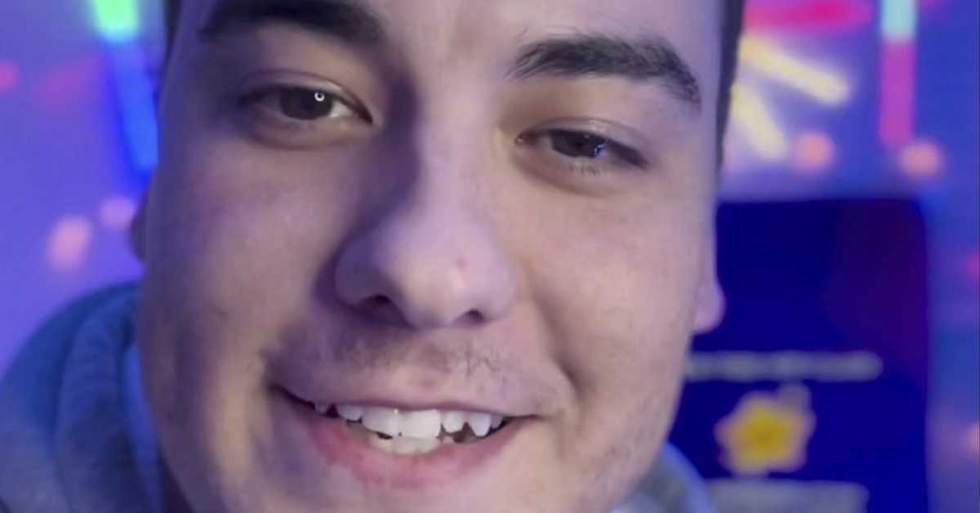 This Sleep-Influencer Is Making Tens Of Thousands Of Dollars Per Month From The Comfort Of His Bed