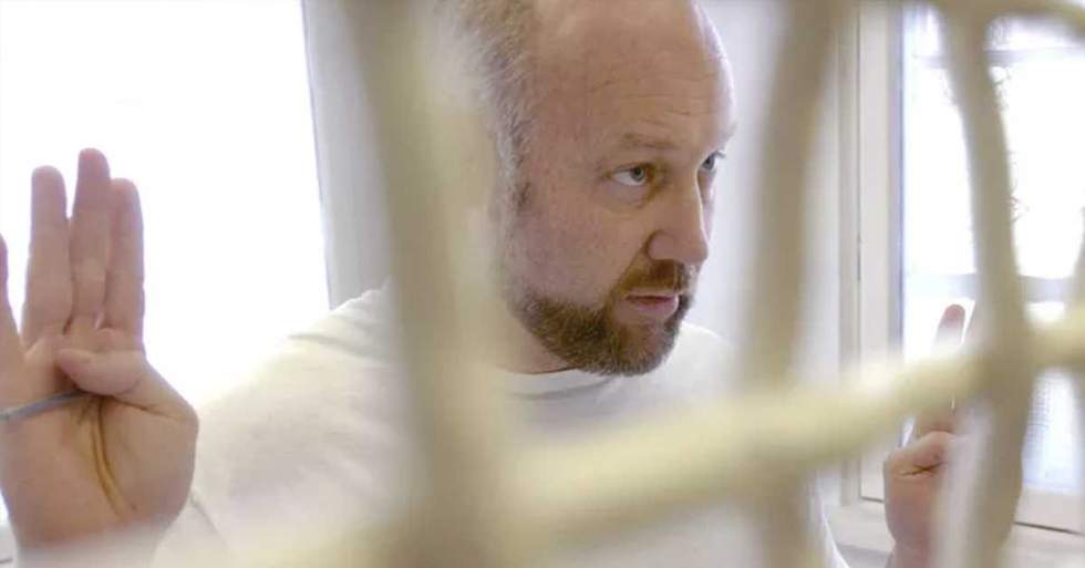 This Doctor Was Convicted Of First-Degree Murder And Sentenced To Life Behind Bars, And The Doctor Who Took Over His Practice Found Out That He Was Suffering From Huntington's Disease, So He Fought To Free Him