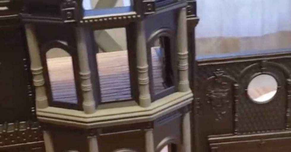 Here's How You Can Create Your Very Own Haunted Dollhouse Just In Time For Spooky Season