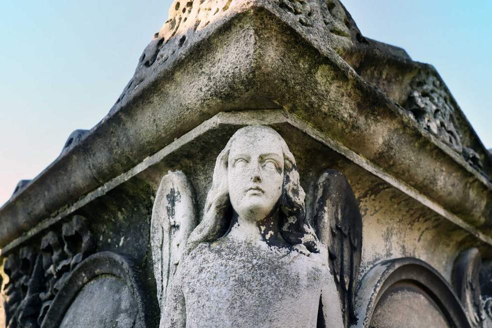 She's Convinced The Ghost Of The Woman Whose Grave She Cleaned Up In A Forgotten Cemetery Saved Her Life