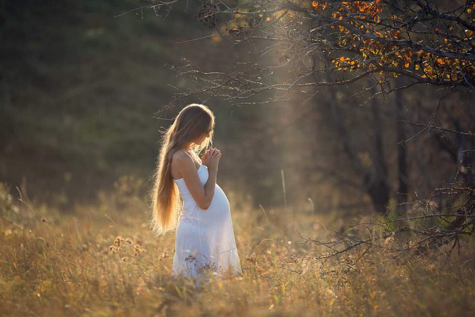Her Dad Is Married To Her Mom But Secretly Married A 20-Year-Old Girl In Another Country, Who Is Pregnant With His Twins