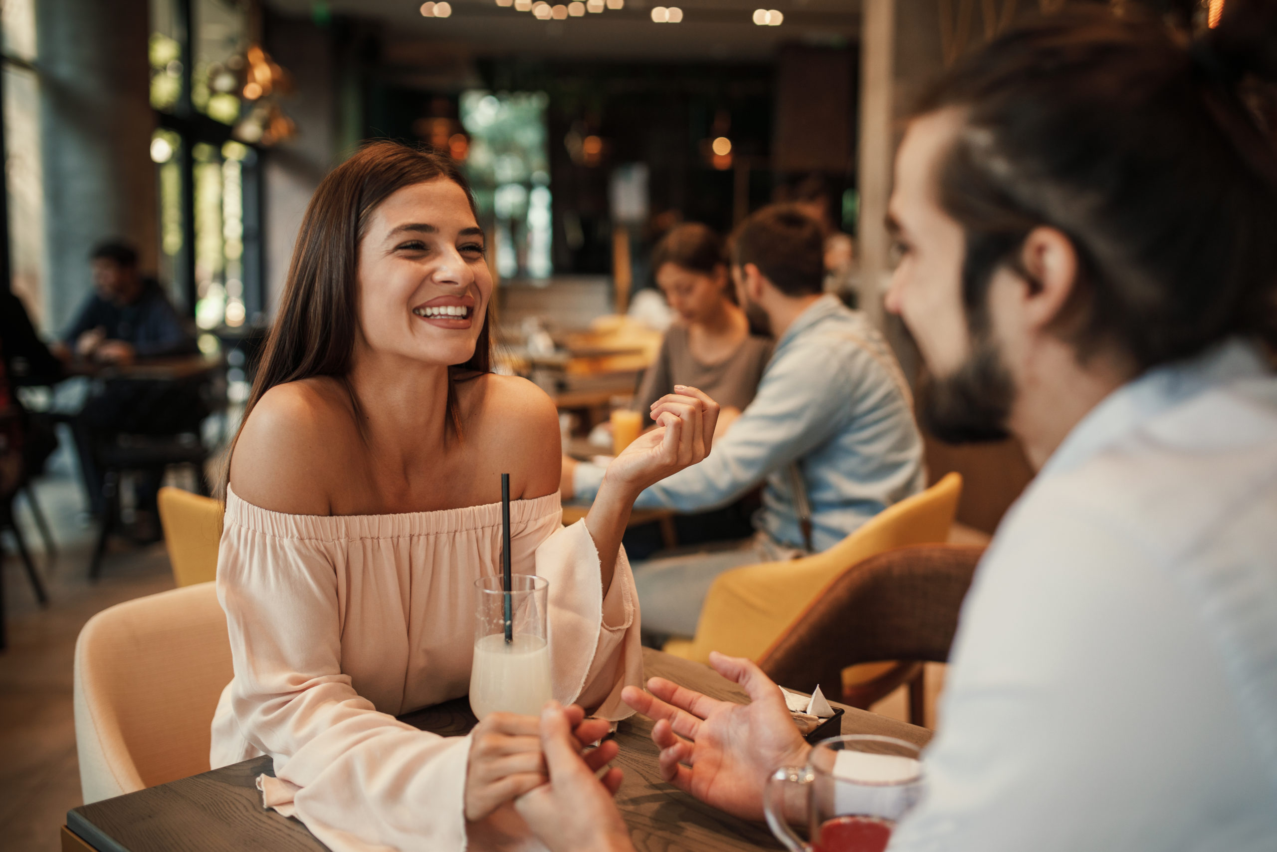 Dating classes. Свидание с мужем. Фото мужчины обращают внимание. Dating class.