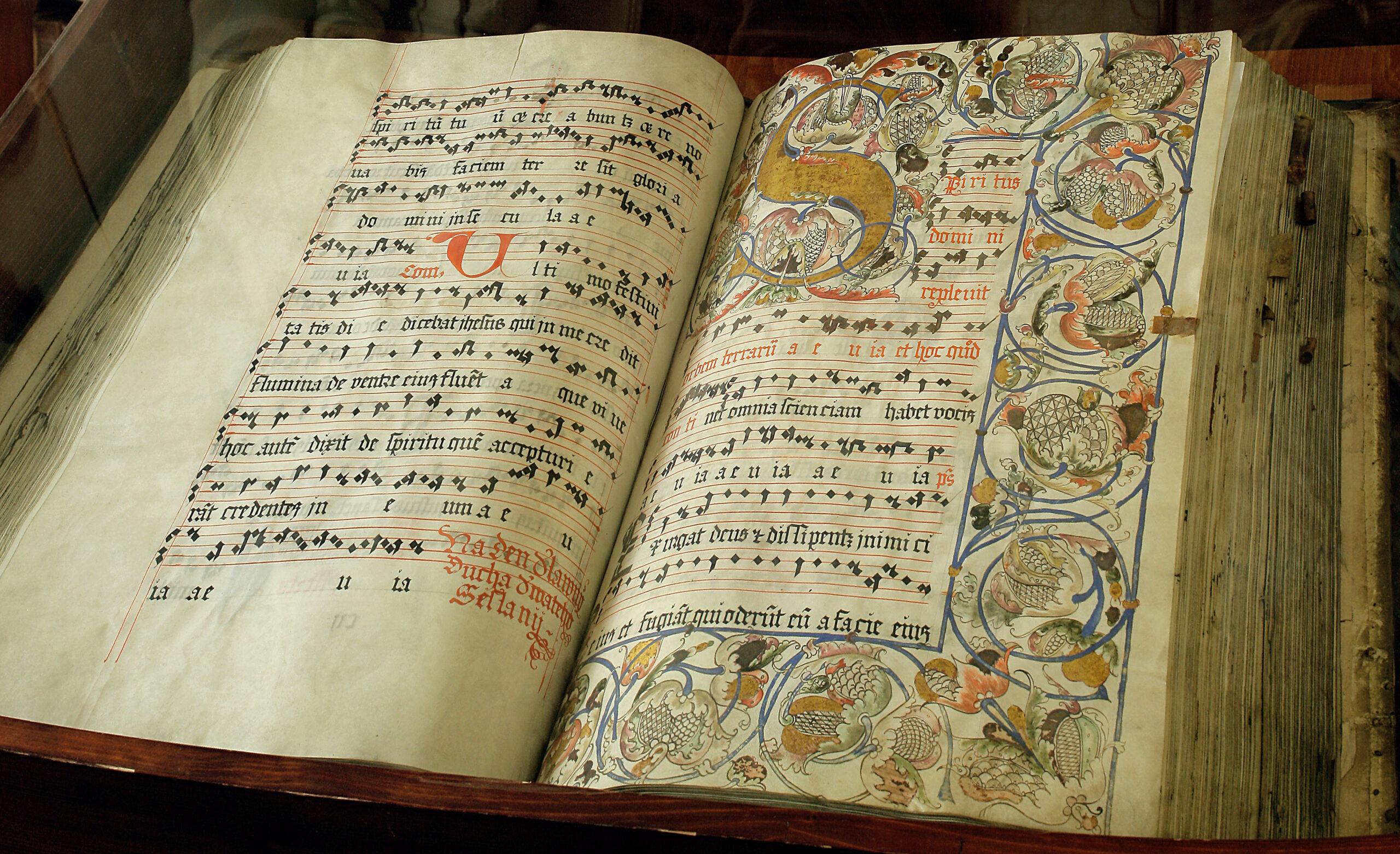 У ивана третьего была богатая библиотека рукописных. Манускрипт 15 века. Средневековые латинские рукописи. Средневековые рукописи на латыни. Средневековые книги.