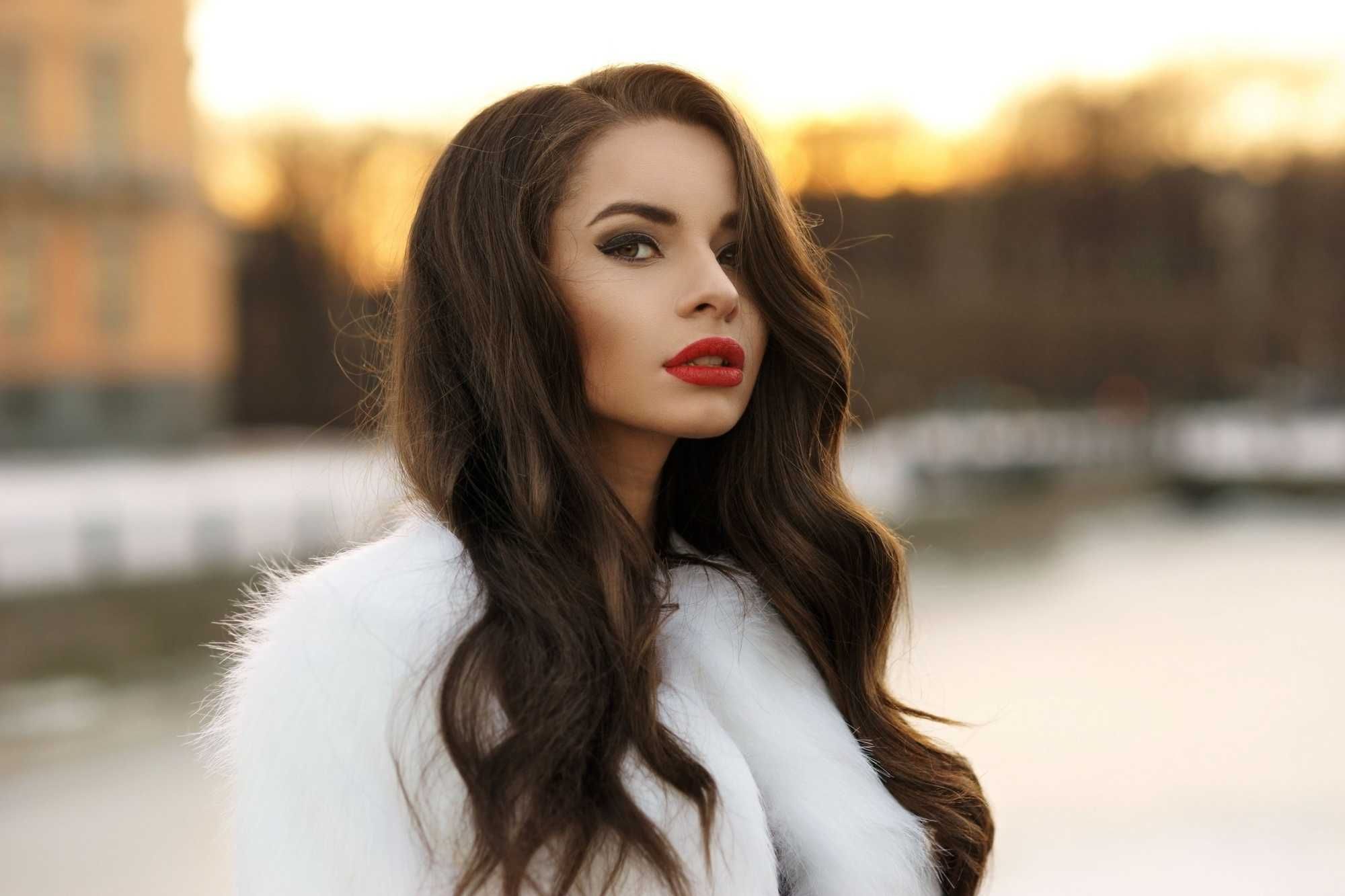 The Mob Wife Aesthetic Is In, With Women Beginning To Embrace Bolder, Louder, And Even A Bit Messier Looks - Vimarsana News
