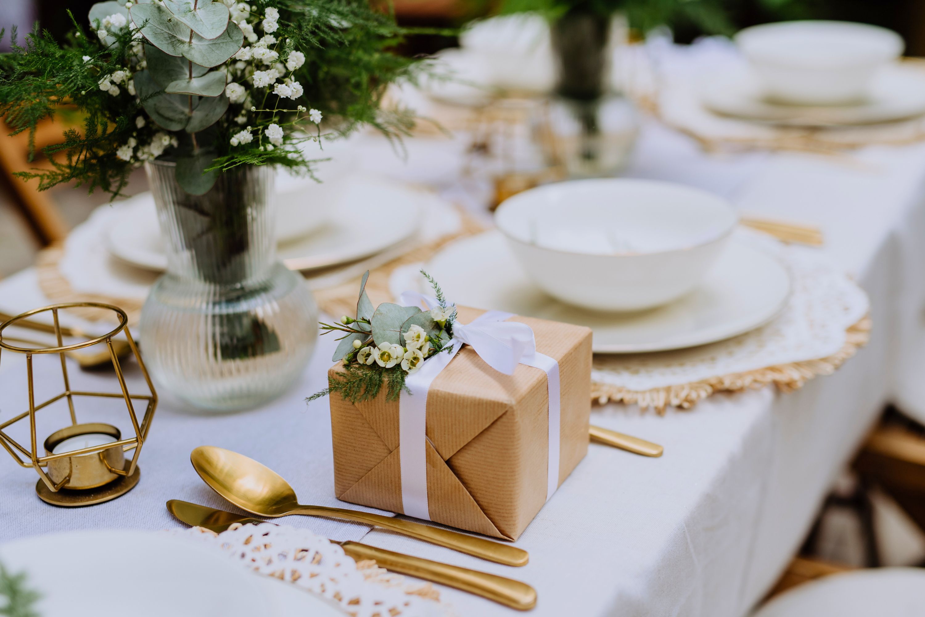 How To Determine An Appropriate Wedding Gift Amount, Depending On Your
