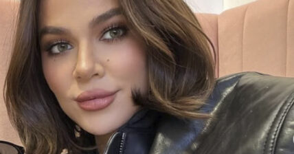 pictured above is Khloé in a selfie