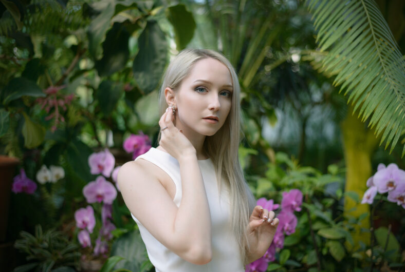 Outdoors portrait of beautiful young woman in the park. Selective focus.