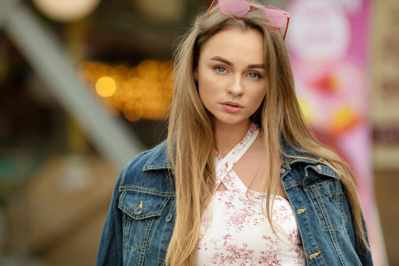 Close-up portrait of magnificent caucasian girl in round pink sunglasses.