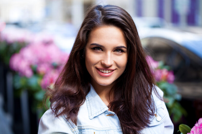 Retrato de una mujer joven en Spring Street
