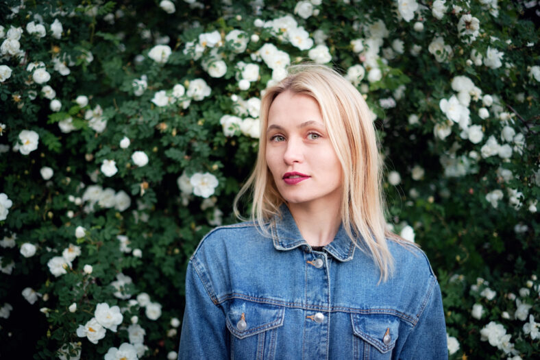 A portrait of the girl in the blooming park