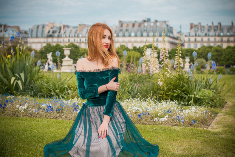 Pretty stylish girl rest in Paris, modern nice lady, woman lifestyle, vintage fashionable mix clothes look