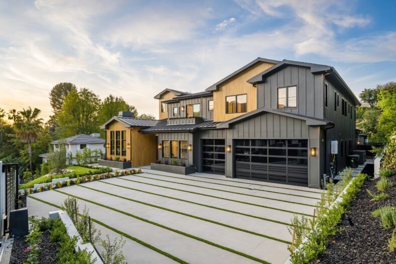 this is a picture of a nice modern style house with great landscaping